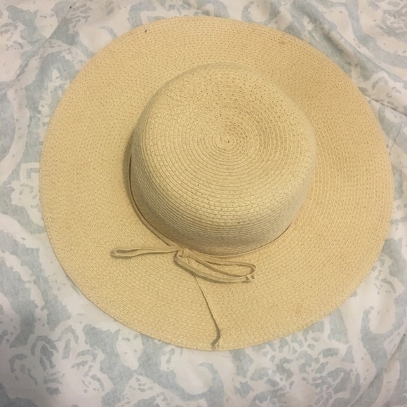 Cute Straw Hat - Picture 3 of 3